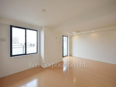 Living-Dining ※Photo of the same layout on 11 floor. Decoration and fixture may differ.