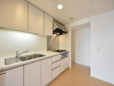 Kitchen ※Photo of the same layout on 11 floor. Decoration and fixture may differ.