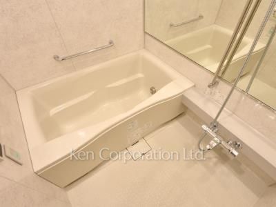 Bath ※Photo of the same layout on 11 floor. Decoration and fixture may differ.