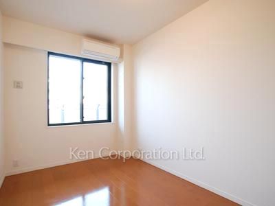 Bedroom ※Photo of the same layout on 4 floor. Decoration and fixture may differ.