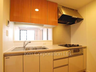 Kitchen ※Photo of the same layout on 4 floor. Decoration and fixture may differ.
