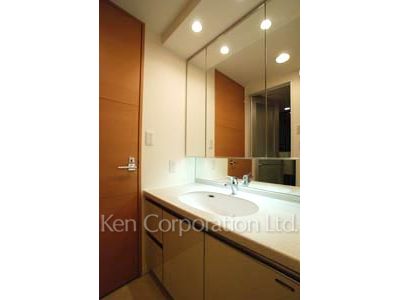 Powder Room ※Photo of the same layout on 4 floor. Decoration and fixture may differ.