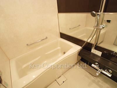 Bath ※Photo of the same layout on 4 floor. Decoration and fixture may differ.