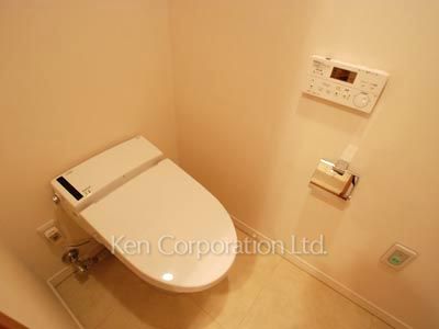 Lavatory ※Photo of the same layout on 4 floor. Decoration and fixture may differ.