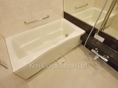 Bath ※Photo of the same layout on 20 floor. Decoration and fixture may differ.
