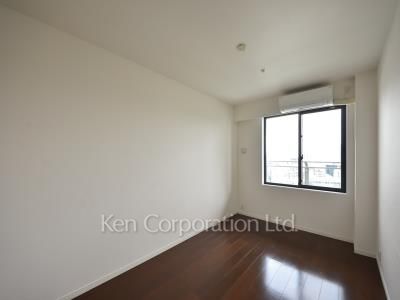 Master Bedroom ※Photo of the same layout on 20 floor. Decoration and fixture may differ.