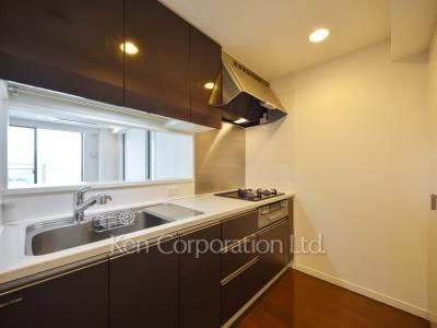 Kitchen ※Photo of the same layout on 20 floor. Decoration and fixture may differ.