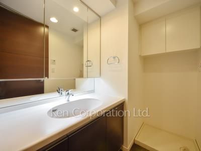 Powder Room ※Photo of the same layout on 20 floor. Decoration and fixture may differ.