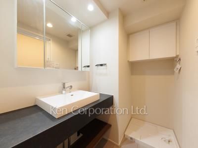 Kitchen ※Photo of the same layout on 20 floor. Decoration and fixture may differ.