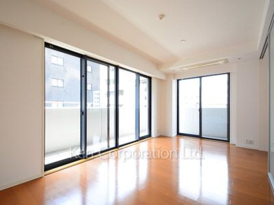 Living-Dining ※Photo of the same layout on 8 floor. Decoration and fixture may differ.