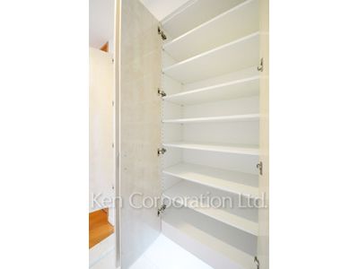 Closet ※Photo of the same layout on 8 floor. Decoration and fixture may differ.