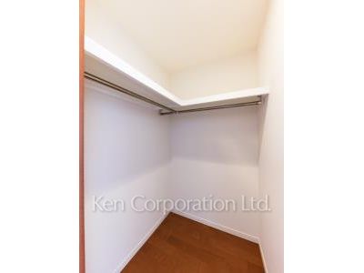 Shoes-In Closet ※Photo of the same layout on 27 floor. Decoration and fixture may differ.