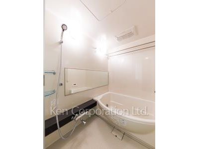 Bath ※Photo of the same layout on 27 floor. Decoration and fixture may differ.