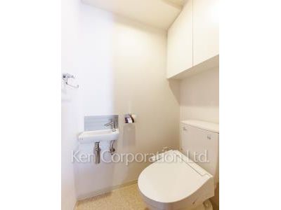 Walk-In Closet ※Photo of the same layout on 27 floor. Decoration and fixture may differ.