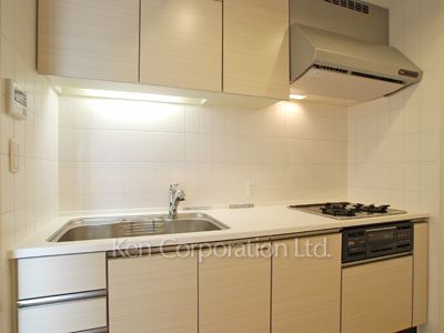 Kitchen ※Photo of the same layout on 11 floor. Decoration and fixture may differ.