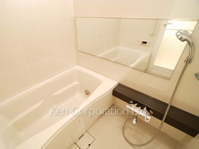Bath ※Photo of the same layout on 11 floor. Decoration and fixture may differ.