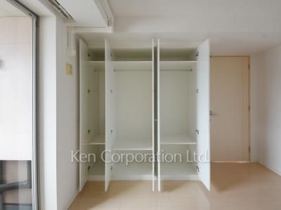 Closet ※Photo of the same layout on 12 floor. Decoration and fixture may differ.