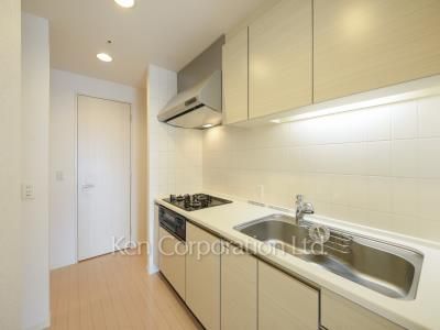 Kitchen ※Photo of the same layout on 12 floor. Decoration and fixture may differ.