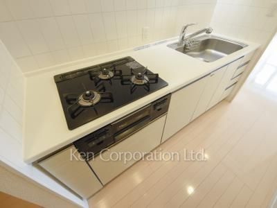 Kitchen ※Photo of the same layout on 12 floor. Decoration and fixture may differ.