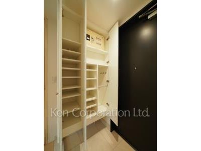 Shoes Closet ※Photo of the same layout on 3 floor. Decoration and fixture may differ.