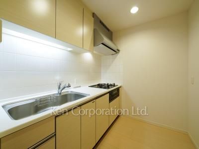 Kitchen ※Photo of the same layout on 3 floor. Decoration and fixture may differ.
