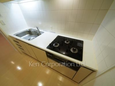 Kitchen ※Photo of the same layout on 3 floor. Decoration and fixture may differ.