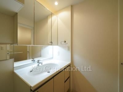 Powder Room ※Photo of the same layout on 3 floor. Decoration and fixture may differ.