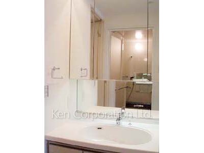 Powder Room ※Photo of the same layout on 23 floor. Decoration and fixture may differ.
