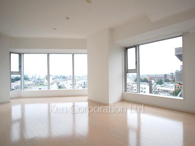 Living-Dining ※Photo of the same layout on 9 floor. Decoration and fixture may differ.