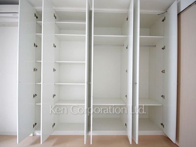 Closet ※Photo of the same layout on 9 floor. Decoration and fixture may differ.
