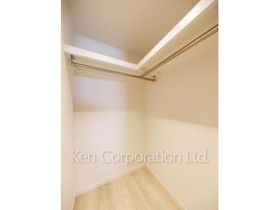 Walk-In Closet ※Photo of the same layout on 7 floor. Decoration and fixture may differ.