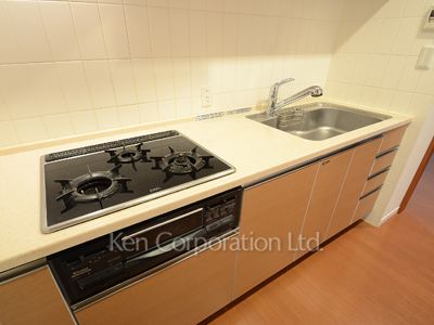 Kitchen ※Photo of the same layout on 7 floor. Decoration and fixture may differ.