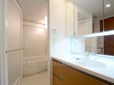 Powder Room ※Photo of the same layout on 7 floor. Decoration and fixture may differ.