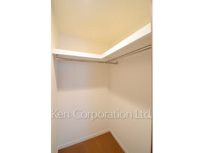 Walk-In Closet ※Photo of the same layout on 7 floor. Decoration and fixture may differ.
