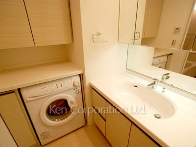 Powder Room ※Photo of the same layout on 22 floor. Decoration and fixture may differ.