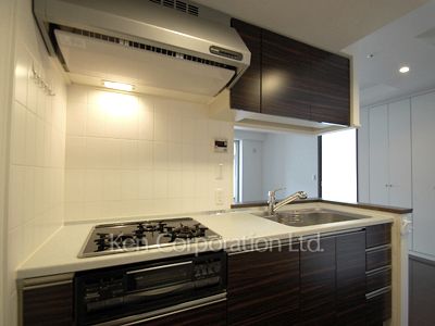 Kitchen ※Photo of the same layout on 15 floor. Decoration and fixture may differ.