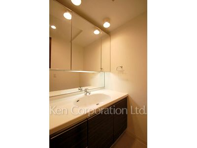 Powder Room ※Photo of the same layout on 15 floor. Decoration and fixture may differ.