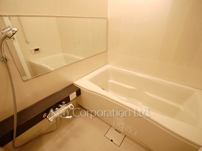 Bath ※Photo of the same layout on 15 floor. Decoration and fixture may differ.