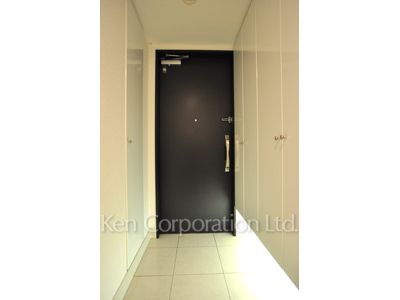 Entrance ※Photo of the same layout on 11 floor. Decoration and fixture may differ.