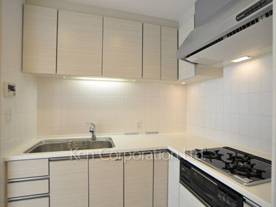 Kitchen ※Photo of the same layout on 11 floor. Decoration and fixture may differ.