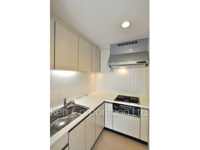 Kitchen ※Photo of the same layout on 11 floor. Decoration and fixture may differ.