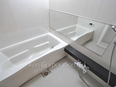 Bath ※Photo of the same layout on 11 floor. Decoration and fixture may differ.