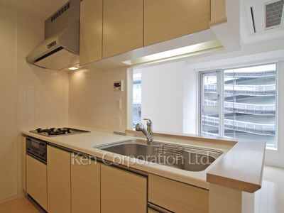 Kitchen ※Photo of the same layout on 6 floor. Decoration and fixture may differ.