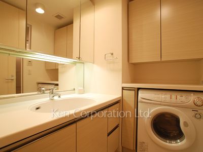 Powder Room ※Photo of the same layout on 6 floor. Decoration and fixture may differ.