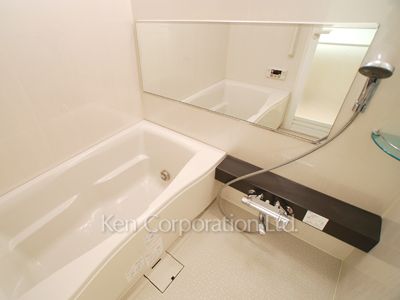 Bath ※Photo of the same layout on 6 floor. Decoration and fixture may differ.