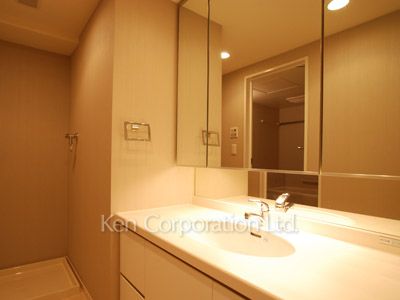Powder Room ※Photo of the same layout on 6 floor. Decoration and fixture may differ.