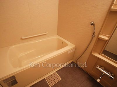 Bath ※Photo of the same layout on 6 floor. Decoration and fixture may differ.
