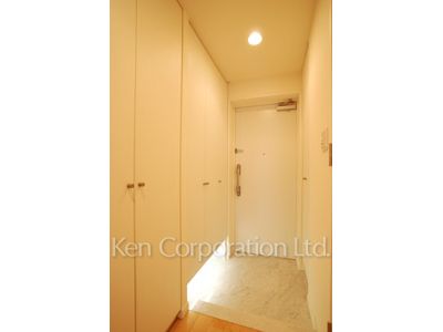 Entrance ※Photo of the same layout on 6 floor. Decoration and fixture may differ.