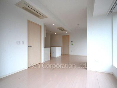Living-Dining ※Photo of the same layout on 19 floor. Decoration and fixture may differ.