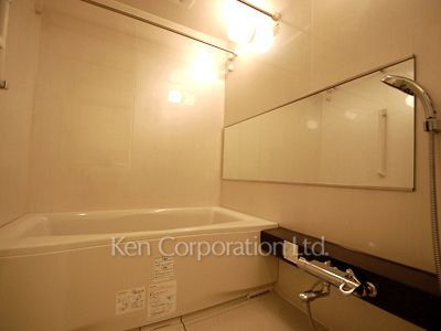 Bath ※Photo of the same layout on 19 floor. Decoration and fixture may differ.